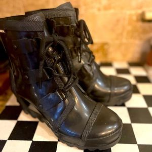 SOREL JOAN of ARCTIC lace-up black wedge rubber boots